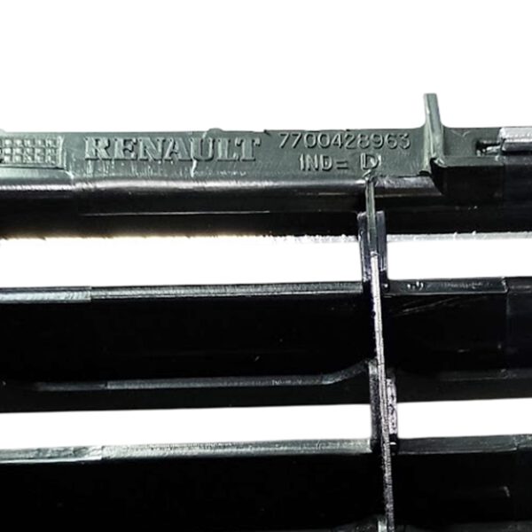 grade dianteira esquerda cromada renault megane 7700428963