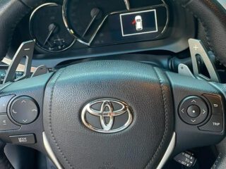 moldura volante com borboleta paddle shift toyota corola fielder 451000kr20